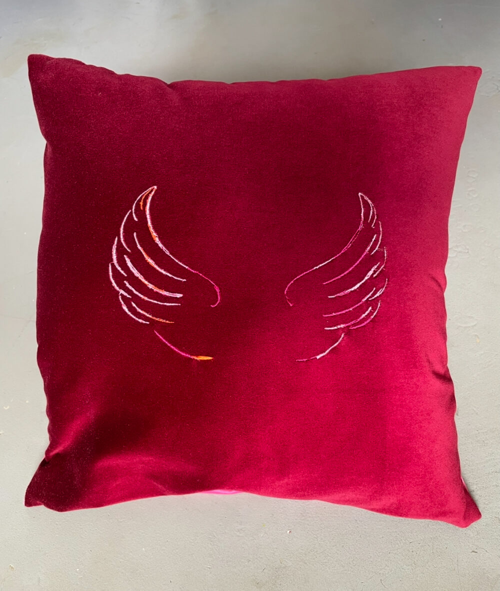 Engel Kissen dunkelroter Samt & pinke Satin